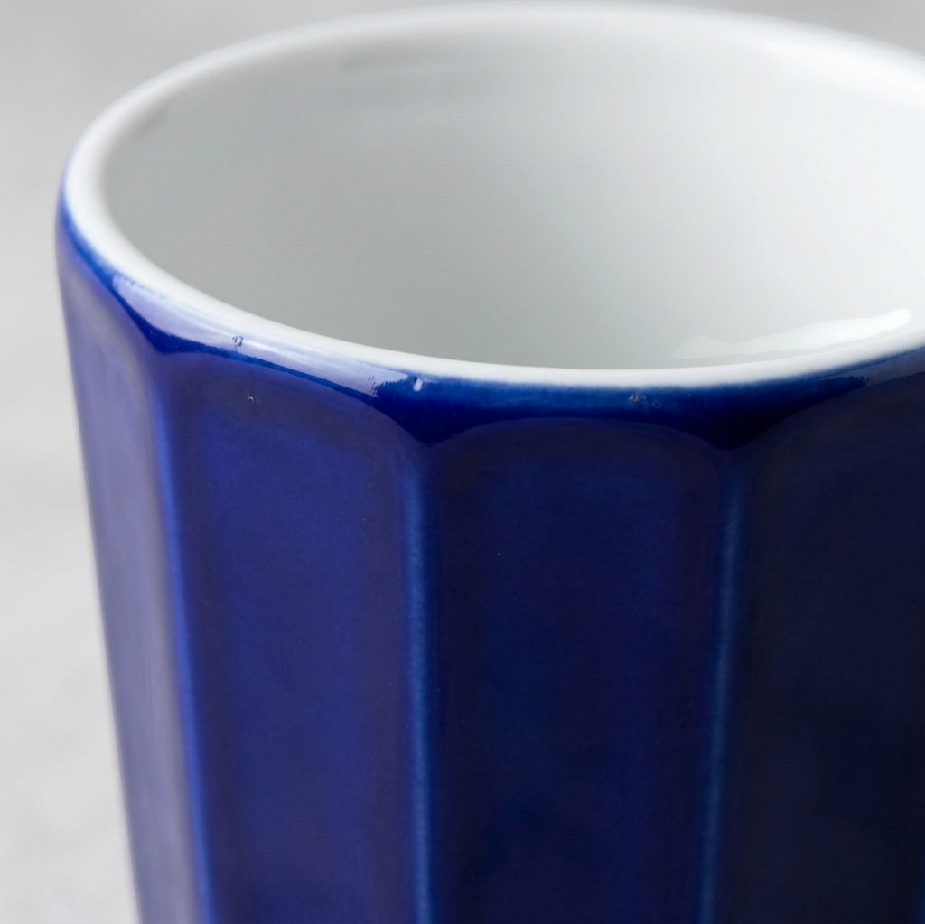 Veori Faceted Ceramic Water Cup 380 ml Cobalt - Detail view